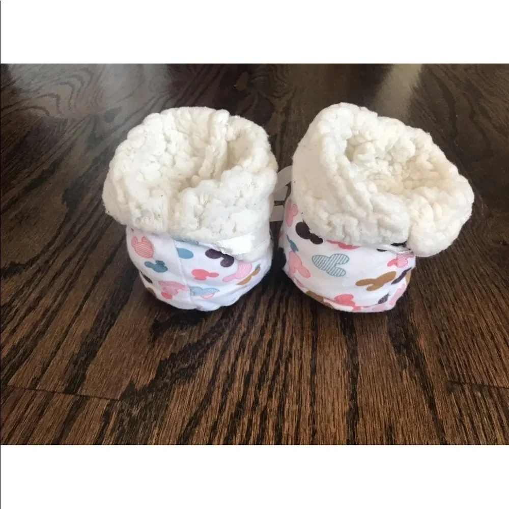 Disney baby shoes sz 0-6 mo Cotton Mickey Mouse Print